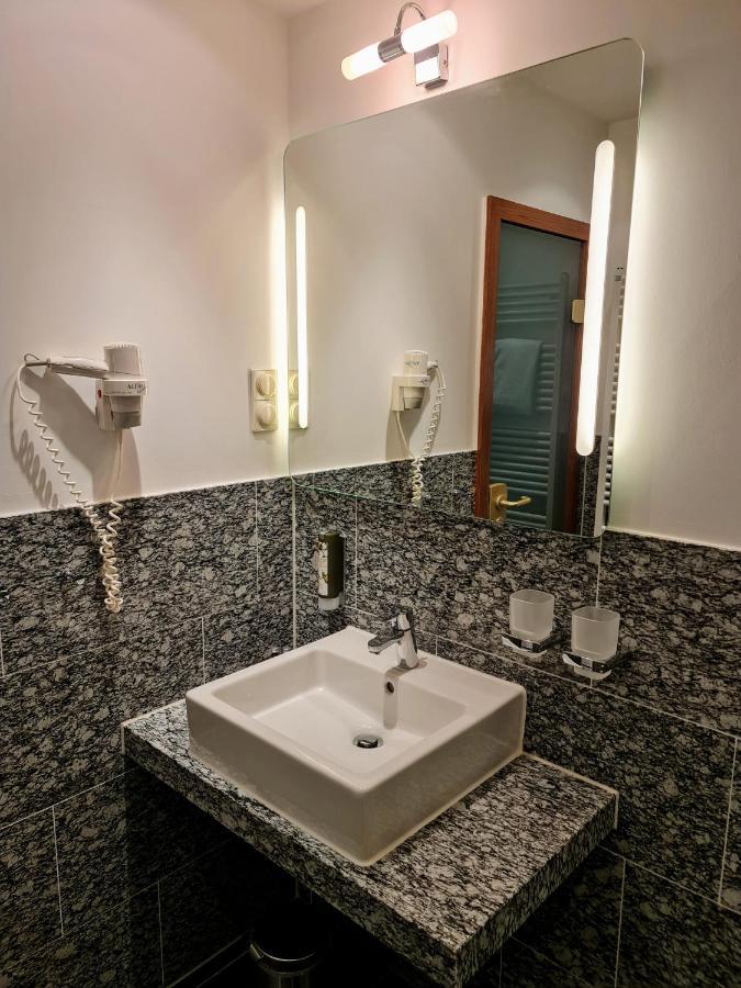 Hotel Restaurant Felix Bensheim Eksteriør bilde